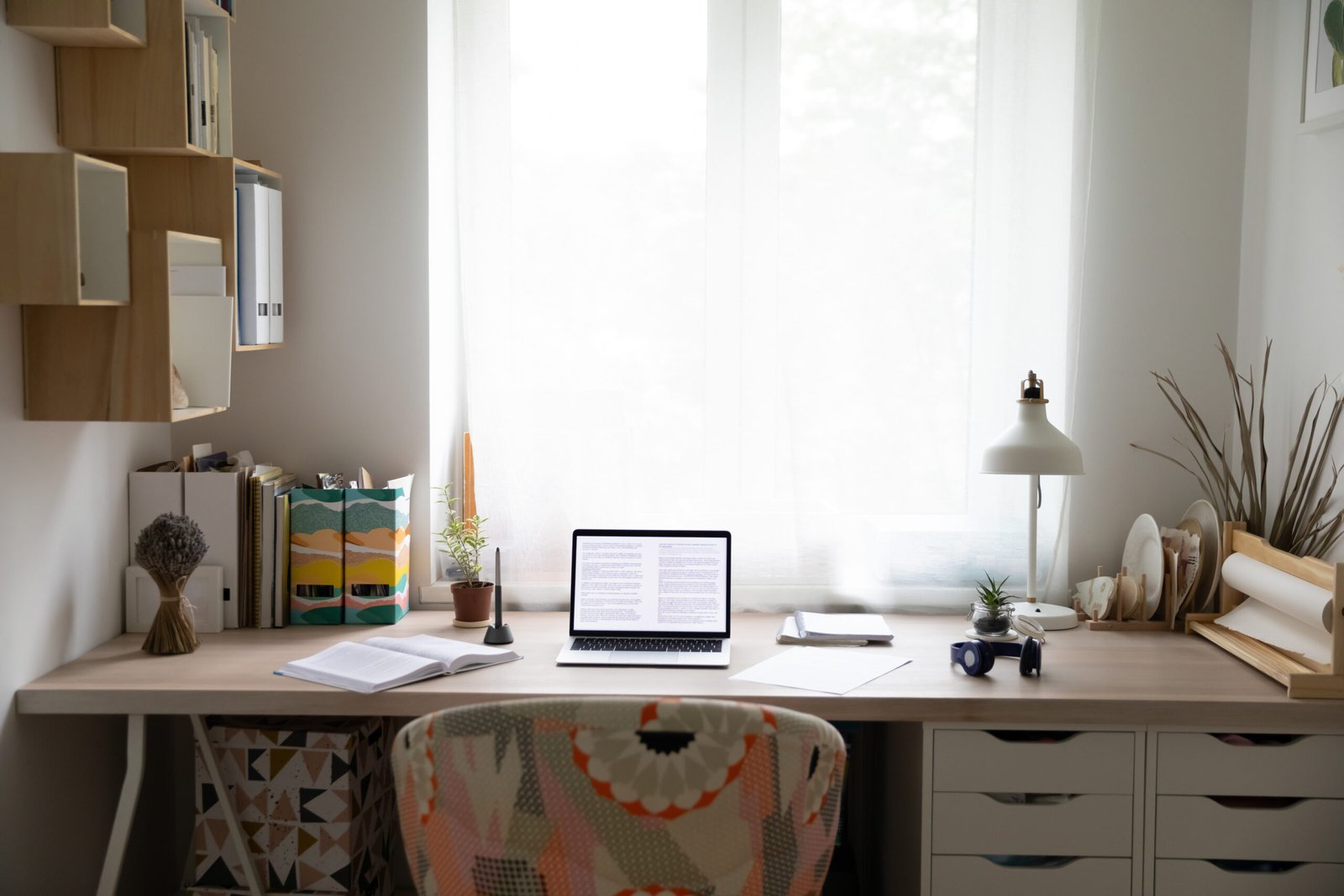 Desk organisation ideas showing a clean, minimal workspace that reduces visual and mental clutter
